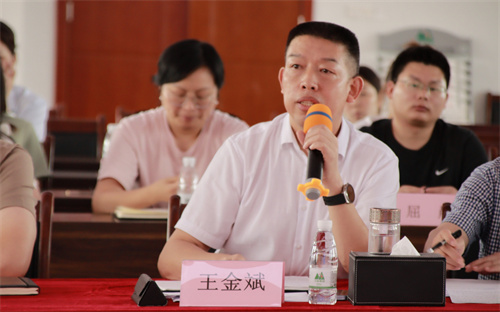 董事长.jpg 董事长.jpg