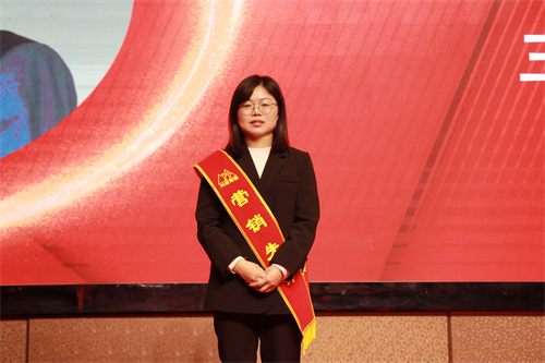 高红.jpg 高红.jpg