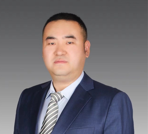 王华强职业照_副本.jpg 王华强职业照_副本.jpg