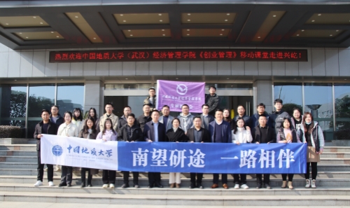 合影_副本.jpg 合影_副本.jpg